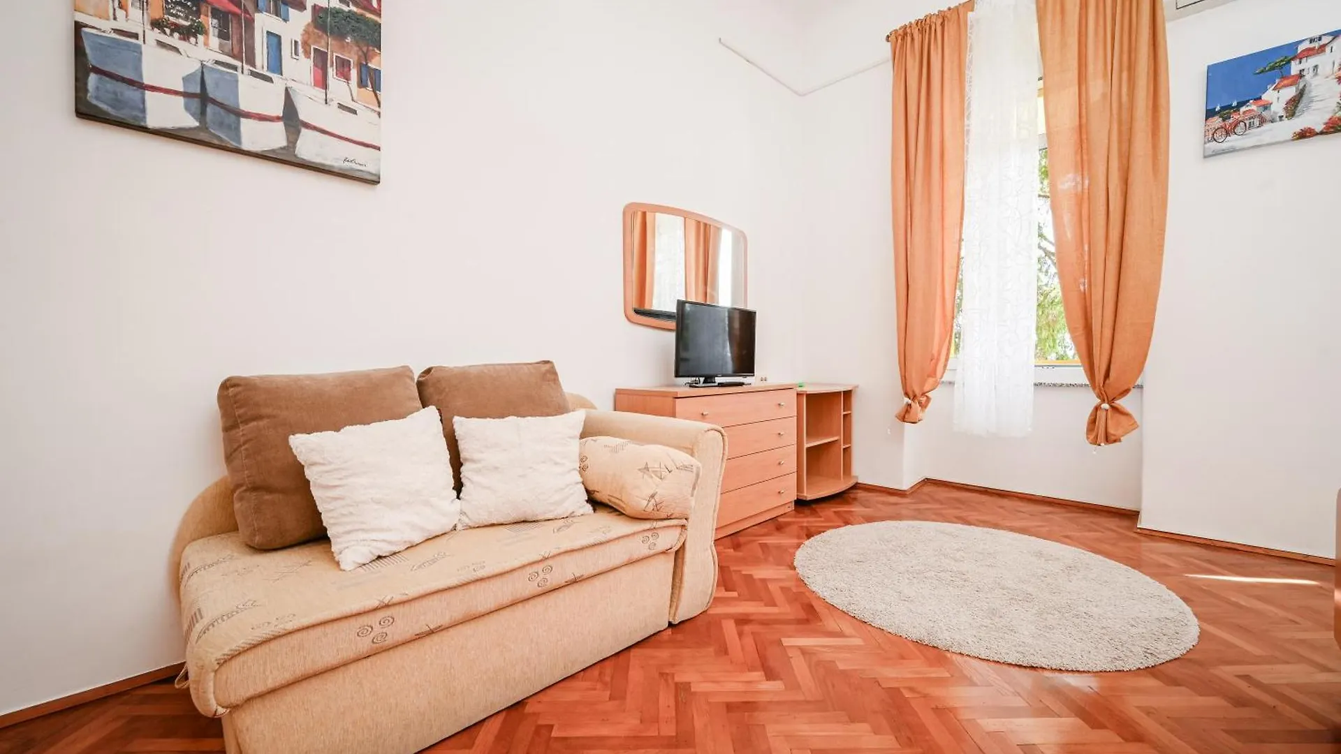 Seafront Apartment Icici 0*,