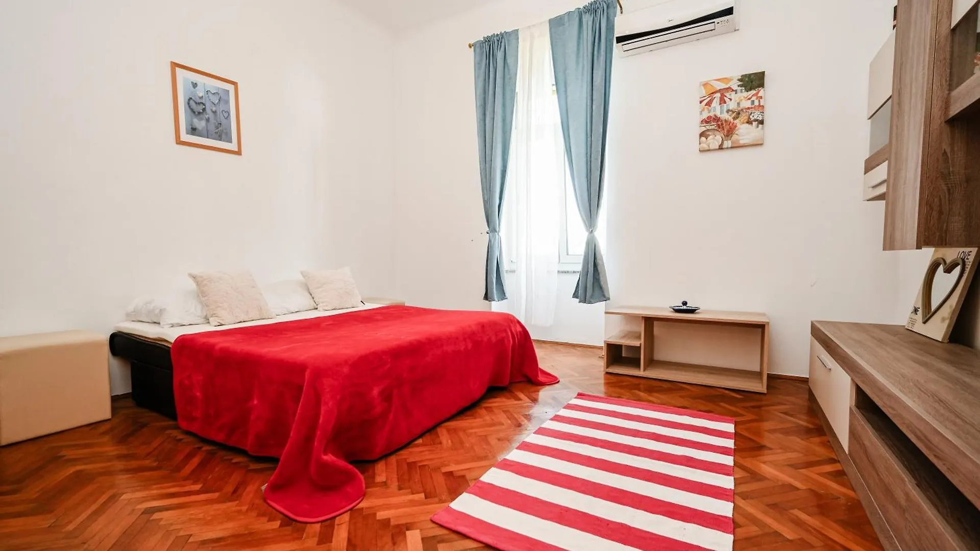 Seafront Apartment Icici 0*,