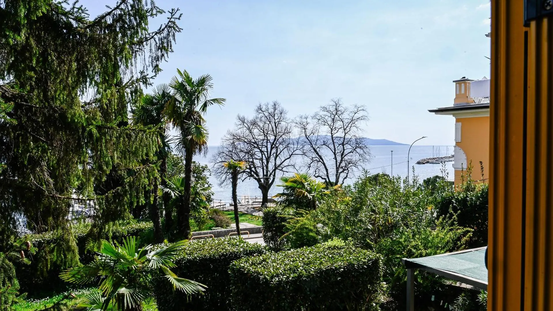 Seafront Apartment Icici Croatia