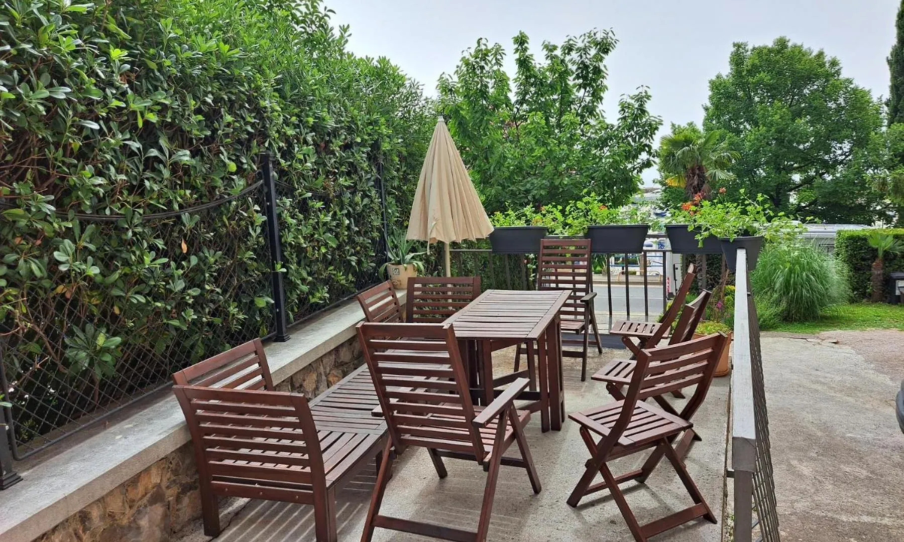 Seafront Apartment Icici 0*,